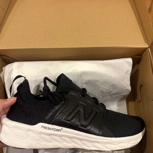 New Balance Men’s Black and White Sneakers